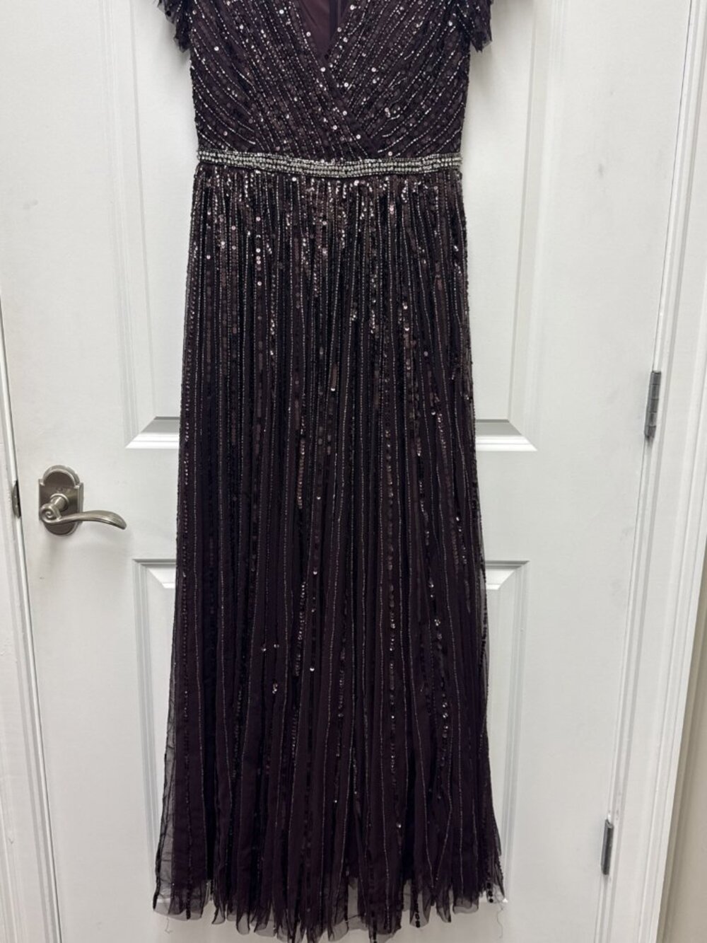 Mac Duggal Size 6 Wine Purple Sequin Beaded V-Neck Ruffle Cap Sleeve Maxi Gown - Picture 5 of 11
